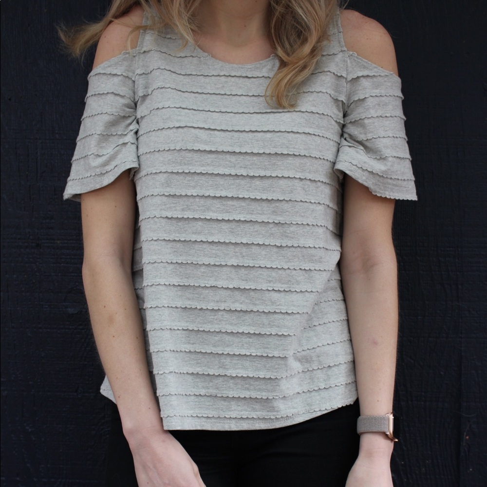 August Mist Open Shoulder Knit Gray Top - Size S